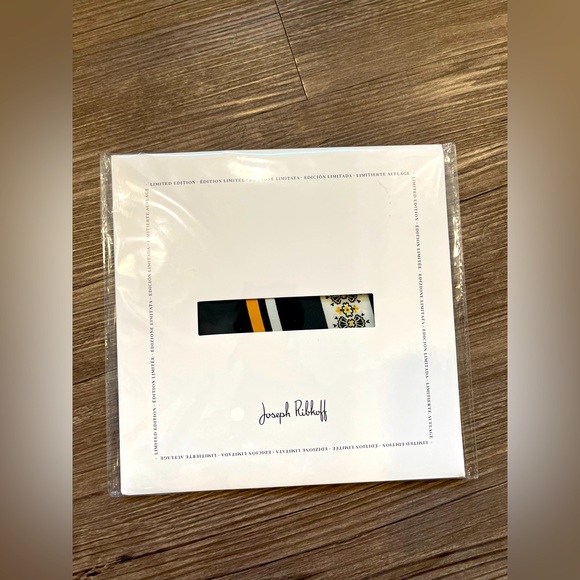Limited edition Joseph Ribkoff scarf - Picture 1 of 2